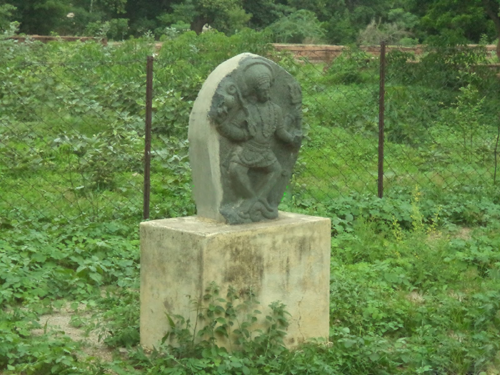 Keesaragutta Temple dedicated to Lord Siva and his consorts Bhavani and Sivadurga.  It is also called Ramalingeswara as lord Sri Rama had installed the lingam.